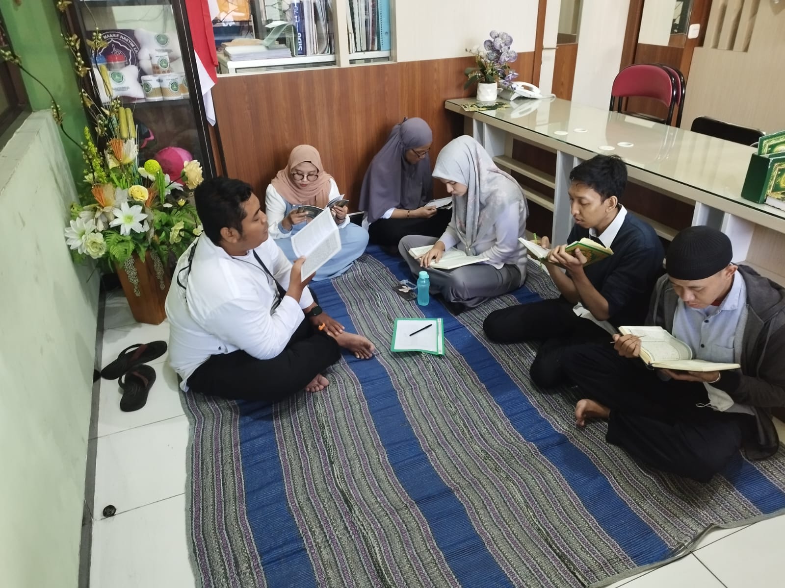 Peringatan Haul Ke-20 KH. Munir Hasyim Latief dengan Khataman Alquran Serentak di Universitas Maarif Hasyim Latif